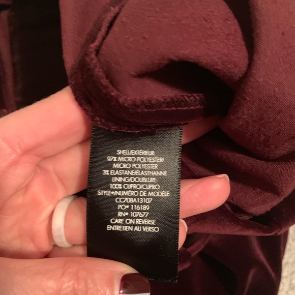 Alice & Olivia Stacey red velvet crop pant 4 - Picture 6 of 7